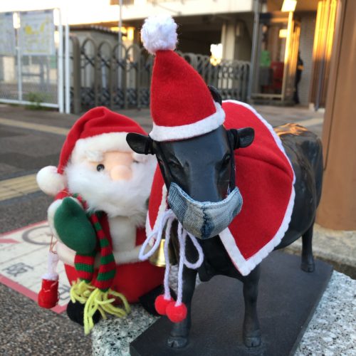 松阪駅の牛さんがクリスマス仕様になりました