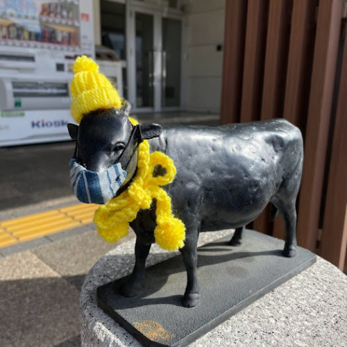 JR松阪駅前の牛さん　冬季仕様になりました！