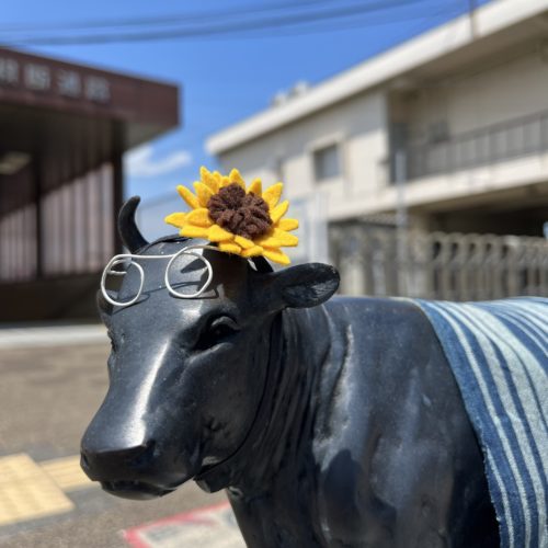 松阪駅前の牛さん　夏仕様になりました。